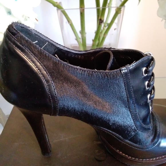 Gucci Leather Bootie Leather with Mohair - Picture 9 of 15